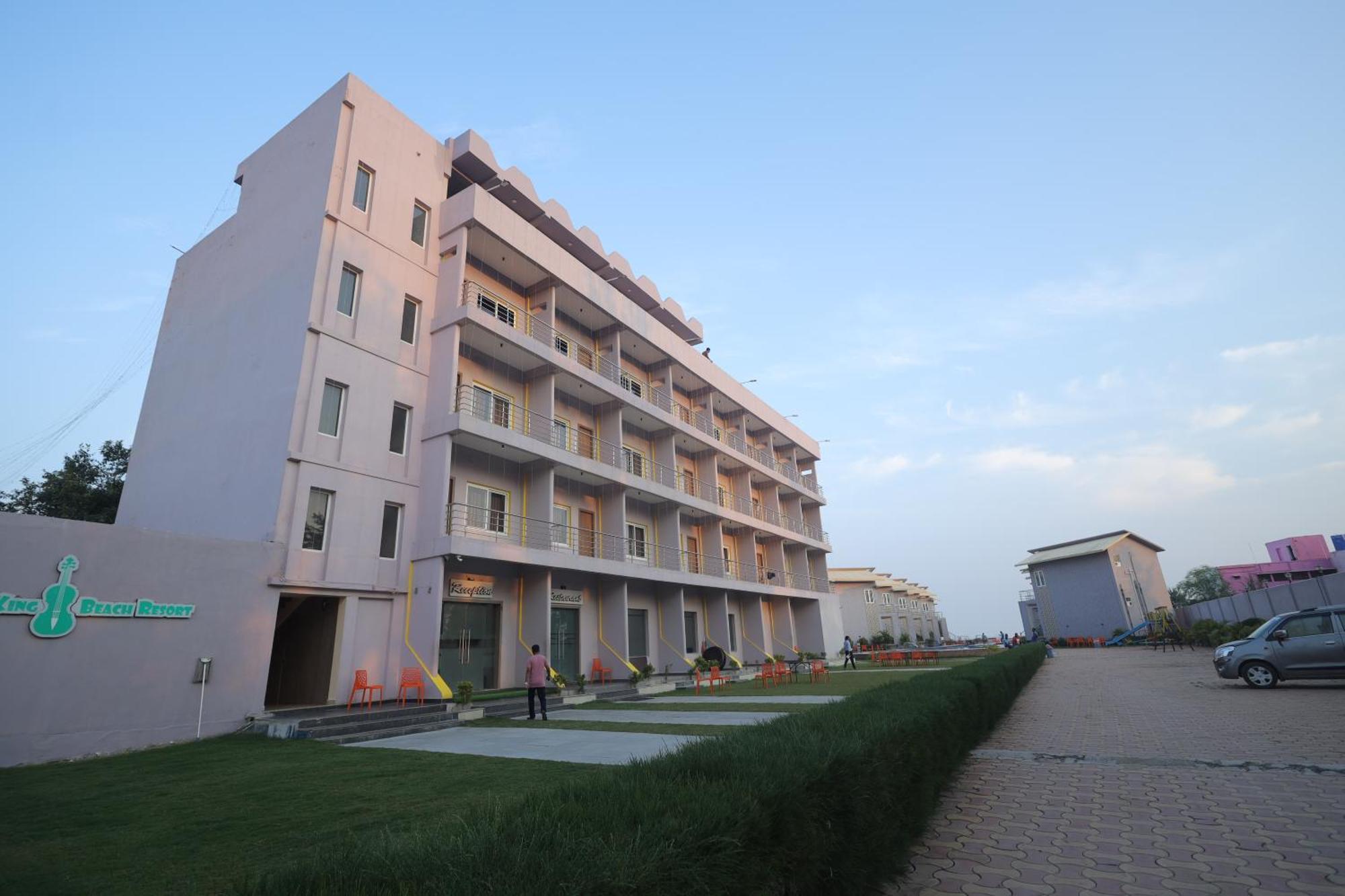 Parth King Beach Resort Мандармани Экстерьер фото