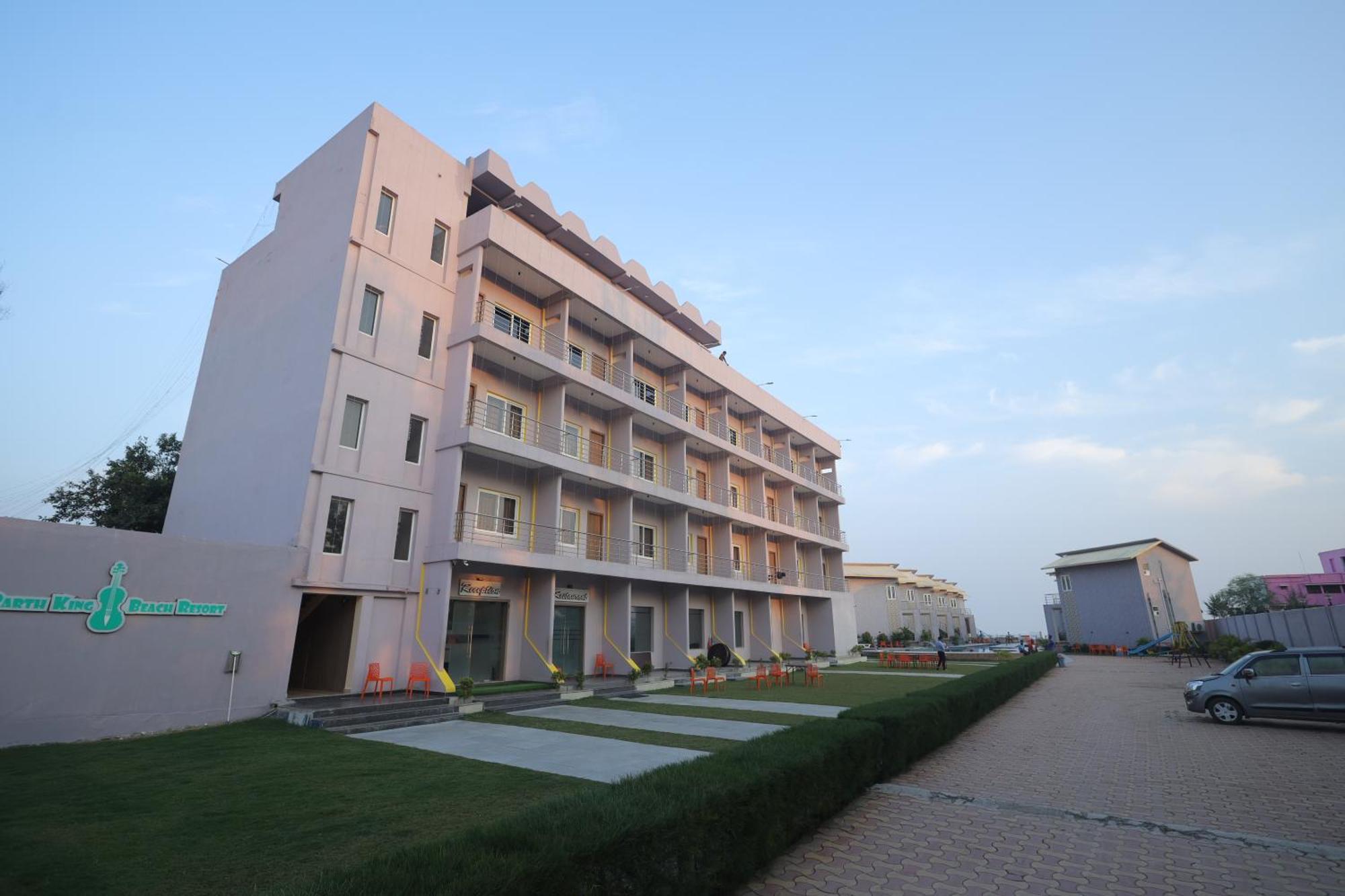 Parth King Beach Resort Мандармани Экстерьер фото