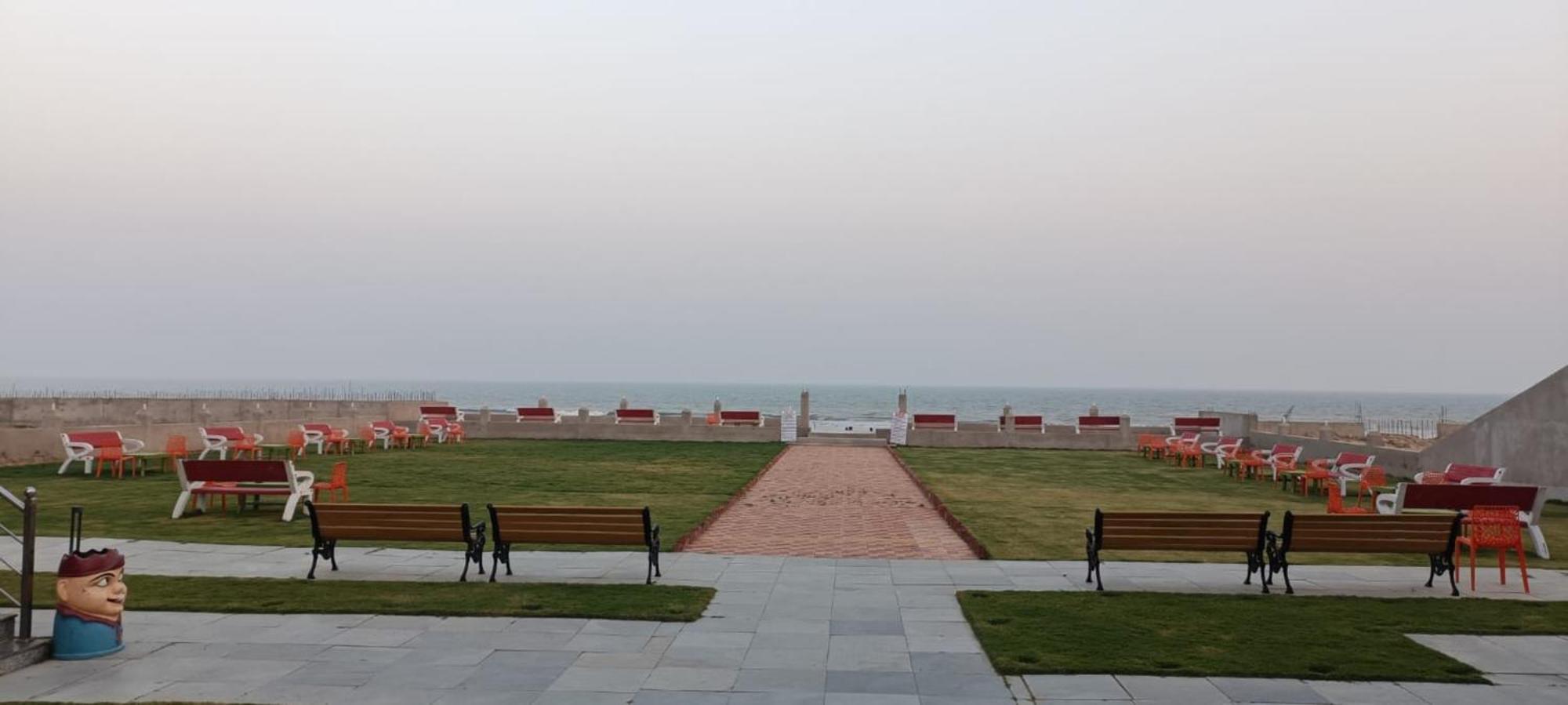 Parth King Beach Resort Мандармани Экстерьер фото