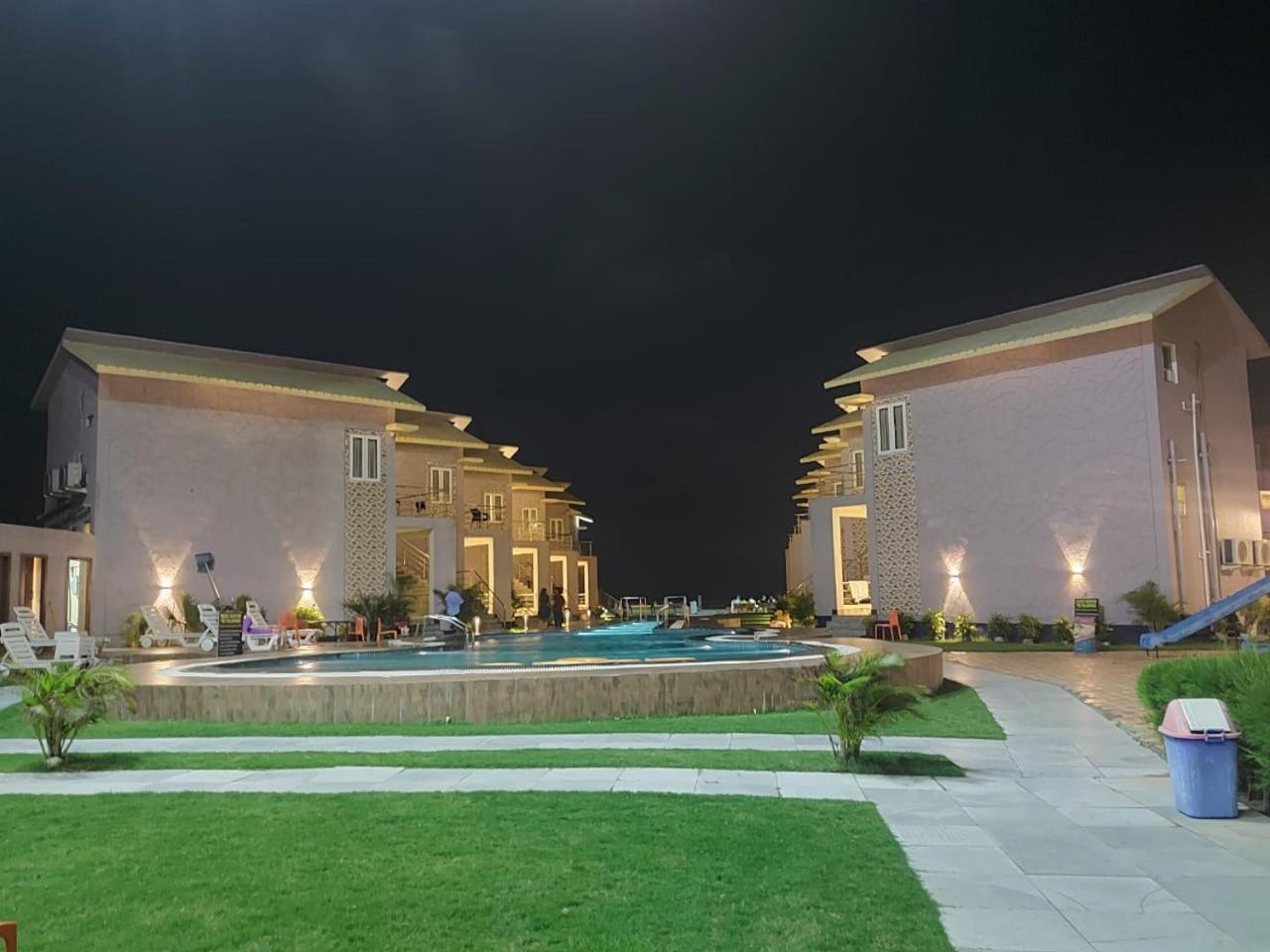 Parth King Beach Resort Мандармани Экстерьер фото