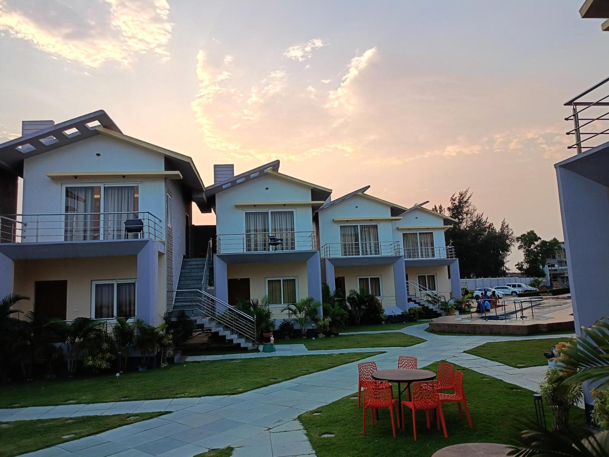 Parth King Beach Resort Мандармани Экстерьер фото