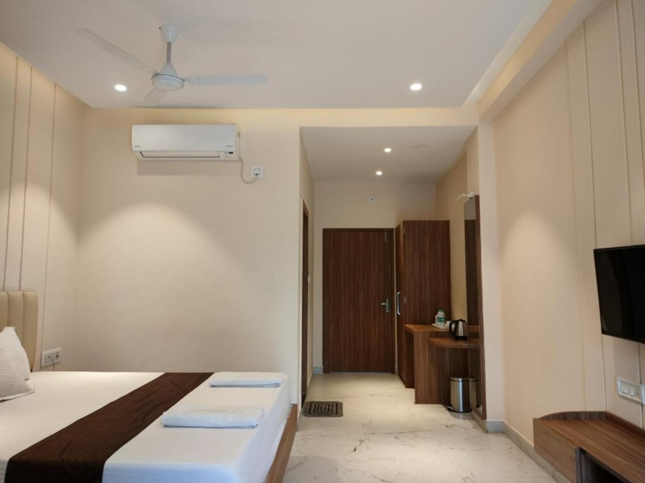 Parth King Beach Resort Мандармани Экстерьер фото